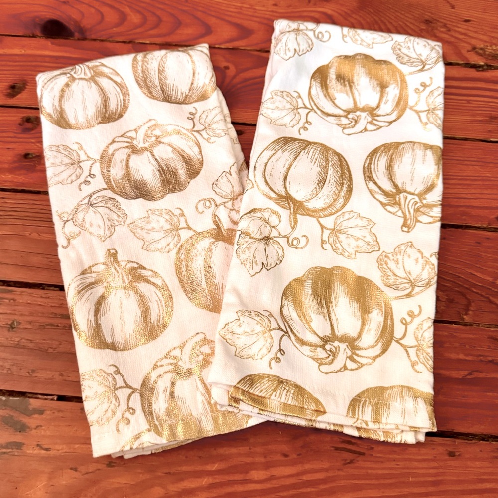 DEBORAH CONNOLLY DESIGNS Kitchen Towels White with Golden Pumpkins Set of 2
